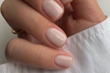 10 creamy nails are a fresh idea of nude nails, they look delicate and edgy and work with many basic outfits