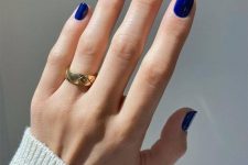 13 electric blue nails are expensive-looking, they will make a statement with their color