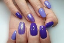 22 pretty Very Peri nails, with an ombre effect and a bit of glitter will add a trendy touch to your look