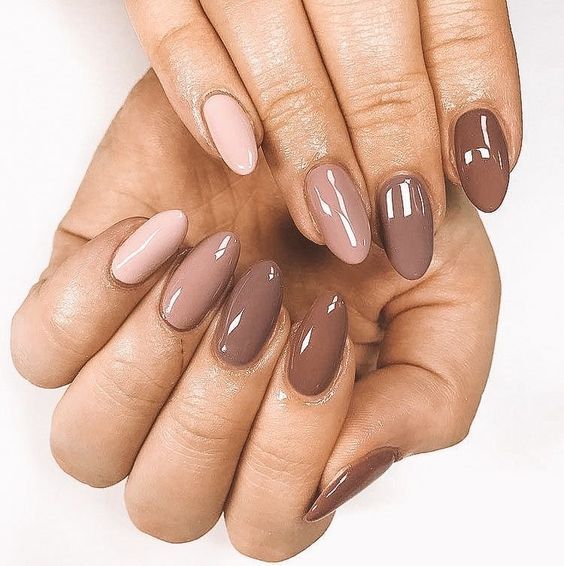 nude mismatching nails are two trends in one, with an ombre range from blush to chocolate brown