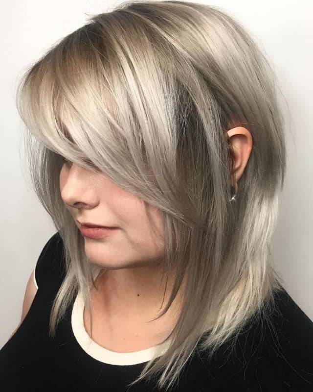 silver blonde medium length hair with straight side bangs and highlights is a beautiful idea to try