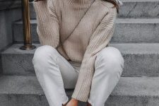 08 a neutral ribbed sweater, white jeans and elegant white shohes plus a crossbody bag and a hair tie