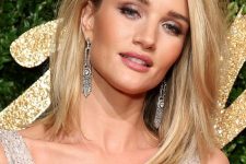 15 Rosie Huntington-Whiteley wearing a gorgeous warm blonde shoulder-length bob with much volume looks wow