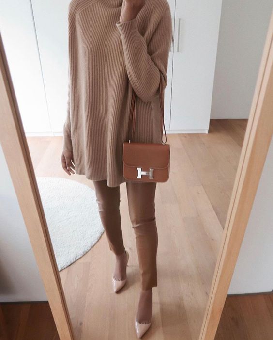 a classy and timeless outfit with a camel ribbed oversized jumper, leather pants, blush shoes, a camel bag