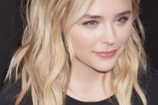 25 Chloe Moretz wearing a honey blonde bob with loose waves and dark roots looks very cute and girlish