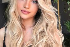 36 lovely and chic shiny blonde wavy hair with much volume is a beautiful idea if you wanna look expensive