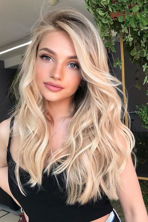 lovely and chic shiny blonde wavy hair with much volume is a beautiful idea if you wanna look expensive