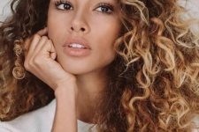 39 naturally curly hair with blonde balayage to make the look bolder and highlight the face at its best