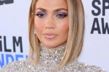 44 J.Lo wearing a sleek and straight blonde bob with a money piece and touches of balayage