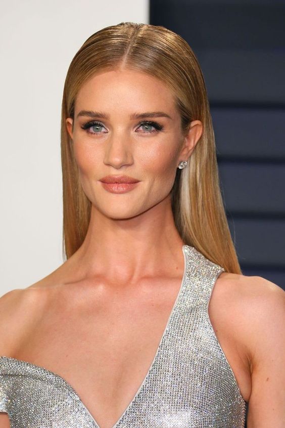 Rosie Huntington-Whiteley wearing her honey blonde hair sleek and straight looks absolutely fantastic and chic