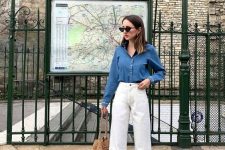 a Parisian-style look with a denim shirt, white flare jeans, red shoes and a woven bag is a lovely idea for French style lovers