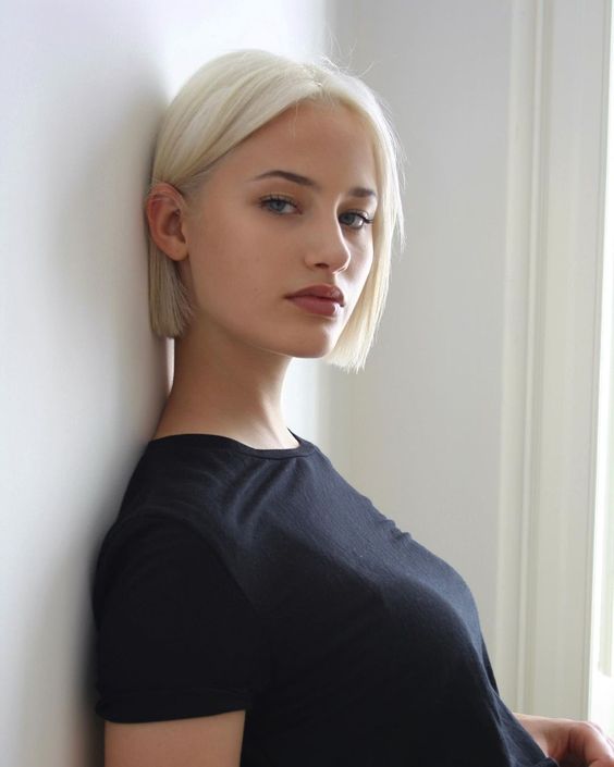 a simple icy blonde sleek boy bob is a very trendy and chic idea to look fashionable right now