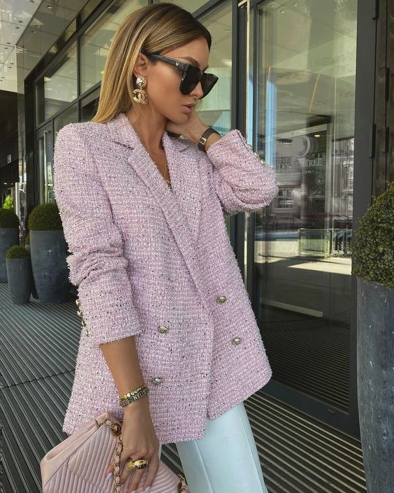 white trousers, a pink oversized blazer, statement earrings, a pink bag for a glam chic work outfit