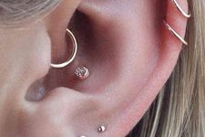 15 lovely minimalist ear styling with multiple lobe piercings, a daith, a conch piercing, a double helix, all done with pretty gold studs and hoops