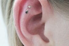 38 very delicate and subtle ear styling with a lobe piercing and a double flat one, with gold studs that compose a lovely set
