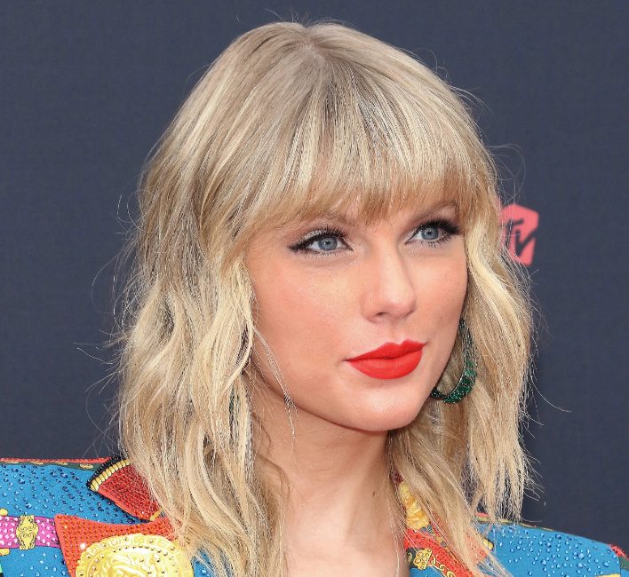 Taylor Swift puts a vintage spin on the long bob with long, textured layers guaranteed to lift any fine hair type