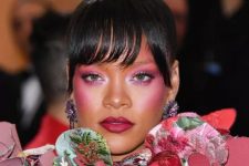 With bangs slightly on the longer side, Rihanna can easily change it up and choose a slightly side-swept look with them
