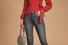 With dark gray skinny cropped jeans, snake printed rounded bag and black leather low heel shoes