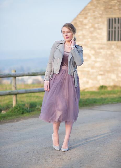 With lilac midi dress and light gray pumps