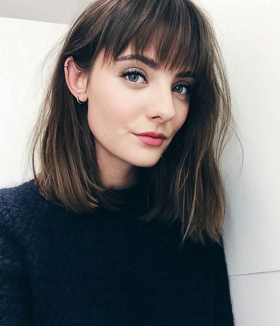 a chic brown lob with highlights and chic messy Birkin bangs is a very cute and lovely idea to rock anytime