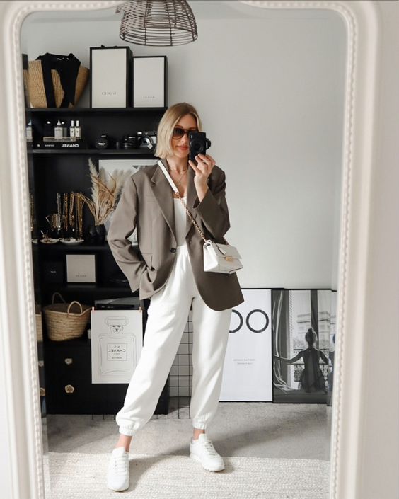an everyday look with a white top and creamy joggers, white sneakers, a taupe blazer and a white bag