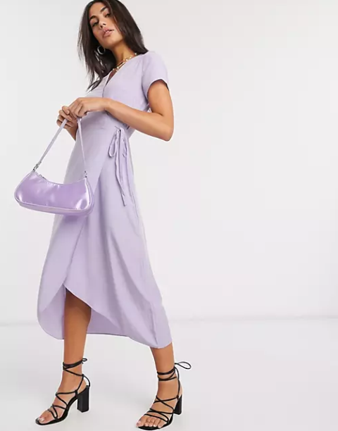 With lilac patent leather bag and black lace up heeled sandals