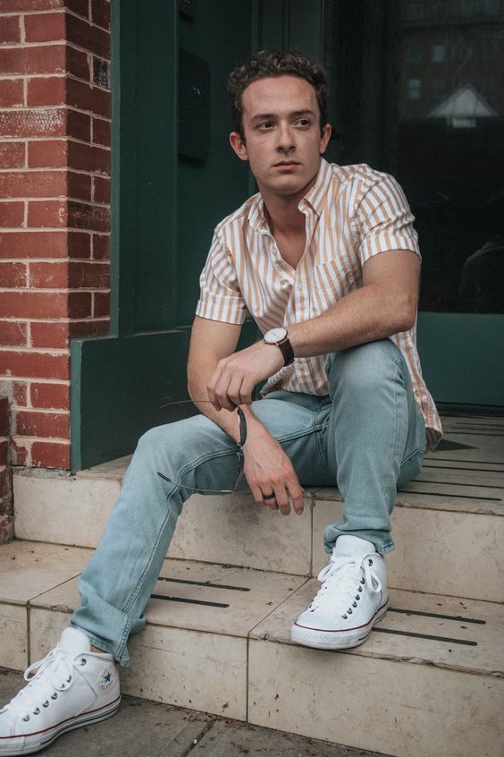 a yellow and white striped short-sleeved shirt, light blue jeans, white sneakers and a black watch for every day in spring