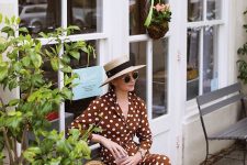 23 a refined and chic vacation look with a rust-colored jumpsuit and matching shoes with bows, a straw hat and a woven bag