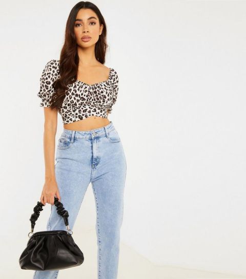 With light blue skinny jeans and black leather bag