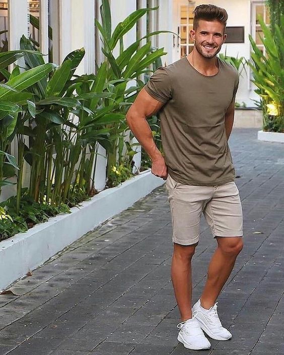 a neutral every day outfit with a taupe t-shirt, grey shorts, white trainers is a lovely idea for summer