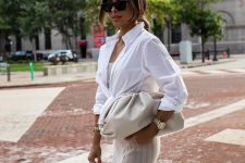 a neutral knit dress with a side slit, a white knotted shirt, a creamy clutch are a nice combo for a romantic summer look