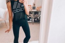 a simple and lovely look with black leggings, a black printed top and trainers always fits workouts