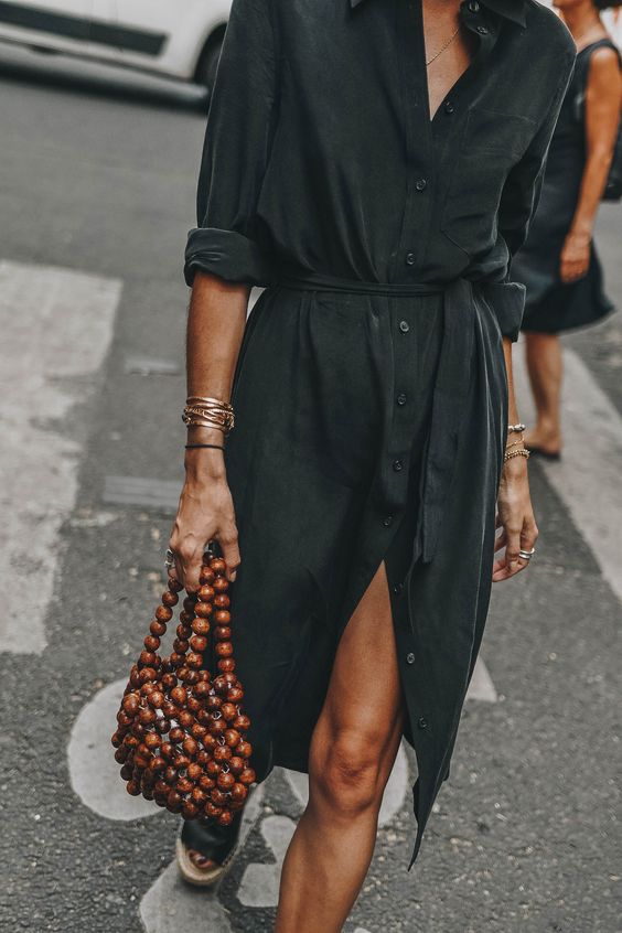 a black linen midi shirtress with buffed sleeves, a bead bag and espadrilles for a casual look