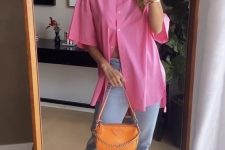 04 a bold work otufit with a hot pink shirt with short sleeves, bleached jeans, orange shoes and an orange bag
