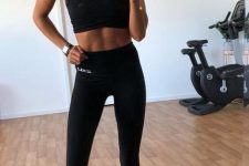 15 a simple and sexy workout look with a crop top and high waisted leggings, white trainers is a lovely idea for the gym