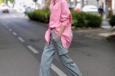 16 a pink oversized shirt, grey cargo pants, hot pink shoes and a blue bag are all you need for a lovely look