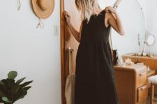 37 a simple total black summer look with black sleeveless linen midi dress, black strappy platform sandals and a small bag