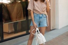 With denim shorts, rounded sunglasses, white tassel bag and brown leather flat shoes