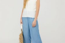 With light blue linen culottes, silver flat sandals and beige tote bag