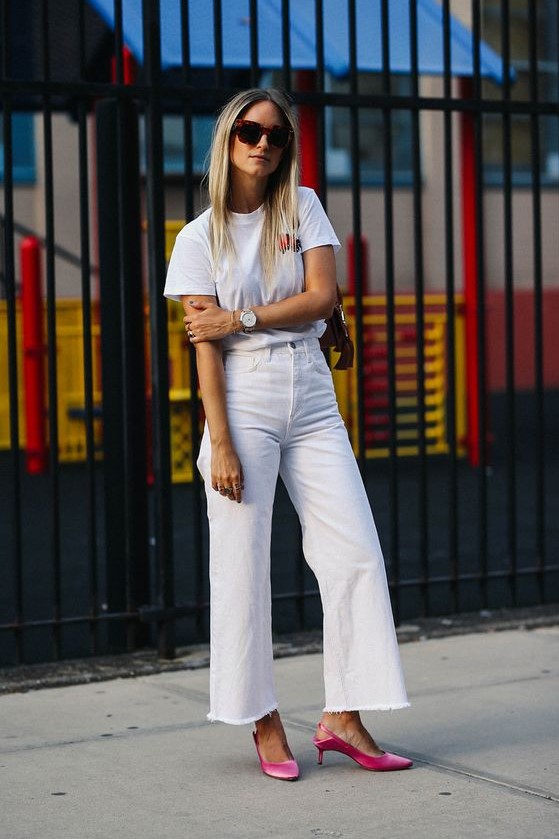 a simple and cool look with a white t shirt, white jeans, a nude bag and pink velvet kitten heels for a touch of color