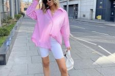 28 an oversized pink shirt, white biker shorts, white sneakers and pink socks, a white bag for summer
