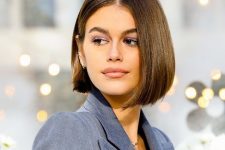 a liquid brown bob with central parting chosen by Kaia Gerber is an elegant and chic idea