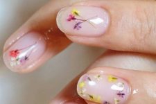 blush nails with tiny colorufl dried flowers are amazing for both spring and summer and for those who are missing warm and sunny days