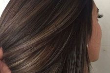 dark brown hair with super delicate bronw babylights that give interest to the hairstyle but in a very delicate way