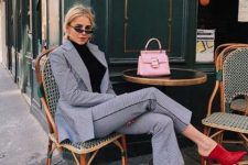 18 a grey pantsuit, a black turtleneck, red booties and a pink bag for a catchy work outfit in the fall