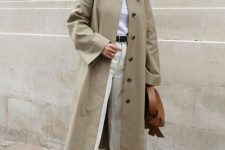18 a neutral minimalist fall look with a white t-shirt, white jeans, sneakers, a green grey midi trench, a brown bag