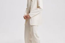 With top, linen cropped pants and white leather flat shoes