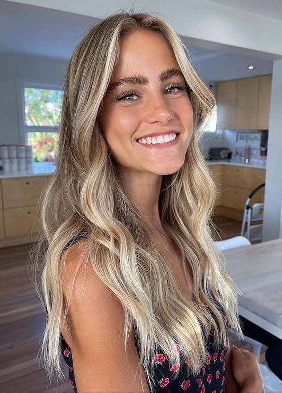 beach blonde balayage with waves and money piece to frame the face is a catchy idea that feels like summer