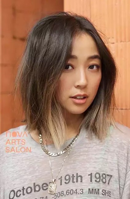 brighten up your strands with this low-maintenance way idea. Let the color fade into a warm caramel or sandy blonde at the very end