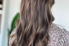 delicate mousy brown hair with subtle highlights and waves looks very stylish and very relaxed, without being too much in your face